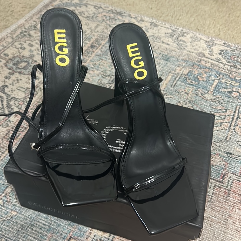 Heels - Picture 2 of 4